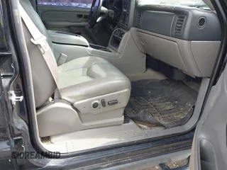 2004 Chevrolet Suburban Z71 with VIN 3GNFK16Z54G317104, listed as a IAAI auction lot 41729039 with 199,032 mi miles. Bid and sale history available at carsss.com. Image 5.