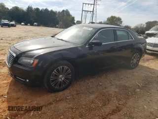 2013 Chrysler 300 S z VIN 2C3CCAGG1DH547460, wystawiony jako Copart lot #80930974 z przebiegiem 174 573 mil mil oraz Szkoda całkowita • Salvage title. Historia ofert i sprzedaży dostępna na DreamBid. Obrazek 1.