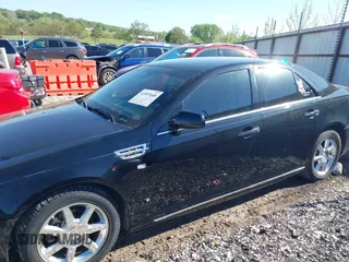 2008 Cadillac STS RWD z VIN 1G6DW67V780113057, wystawiony jako IAAI lot #41997608 z przebiegiem 159 968 mil mil oraz . Historia ofert i sprzedaży dostępna na DreamBid. Obrazek 6.