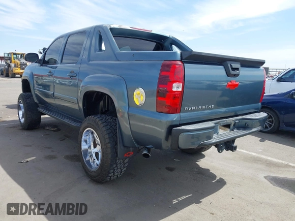 2008 Chevrolet Avalanche LS z VIN 3GNEC12J08G193046, wystawiony jako IAAI lot #42084024 z przebiegiem 138 581 mil mil oraz . Historia ofert i sprzedaży dostępna na DreamBid. Obrazek 3.
