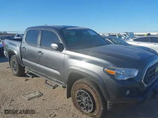 2022 Toyota Tacoma 2WD SR5 with VIN 3TMAZ5CN1NM177093, listed as a IAAI auction lot 41398833 with 30,226 mi miles. Bid and sale history available at carsss.com. Image 1.
