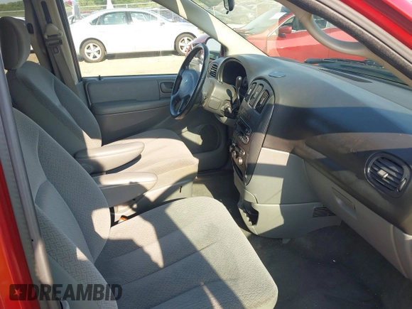 2005 Dodge Caravan SXT with VIN 2D4GP44L05R552278, listed as a IAAI auction lot 42582873 with 131,887 mi miles and . Bid and sale history available at DreamBid. Image 5.