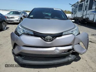 2018 Toyota C-HR XLE z VIN NMTKHMBX8JR001011, wystawiony jako Copart lot #55469265 z przebiegiem 106 938 mil mil oraz Szkoda całkowita • Salvage title. Historia ofert i sprzedaży dostępna na DreamBid. Obrazek 5.