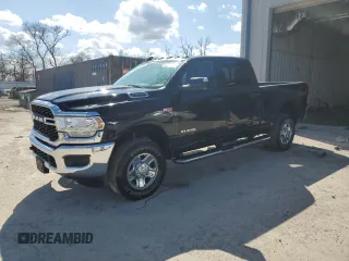 2022 Ram 2500 Tradesman z VIN 3C6UR5CJ3NG393494, wystawiony jako Copart lot #50262065 z przebiegiem 40 983 mil mil oraz Szkoda całkowita • Salvage title. Historia ofert i sprzedaży dostępna na DreamBid. Obrazek 1.