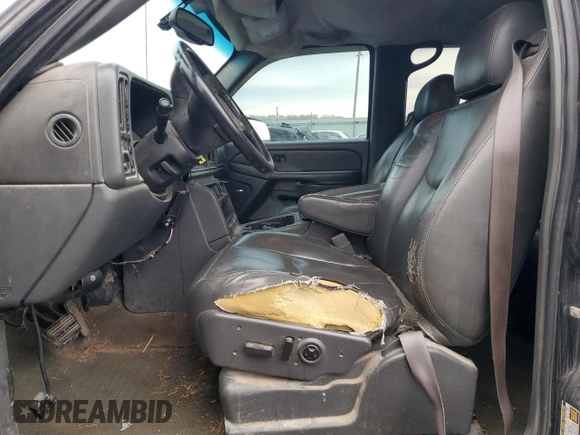 2005 GMC Sierra 3500 DRW Work Trk z VIN 1GTJK33235F863716, wystawiony jako Copart lot #84085004 z przebiegiem 233 369 mil mil oraz Szkoda całkowita • Salvage title. Historia ofert i sprzedaży dostępna na DreamBid. Obrazek 7.