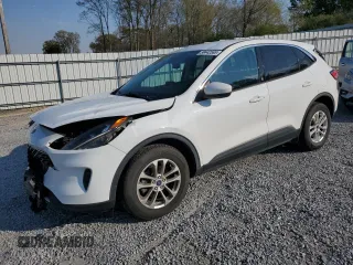 2020 Ford Escape SE z VIN 1FMCU9G6XLUB21868, wystawiony jako Copart lot #50442565 z przebiegiem 77 112 mil mil oraz Szkoda całkowita • Salvage title. Historia ofert i sprzedaży dostępna na DreamBid. Obrazek 1.