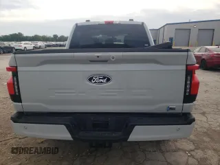2024 Ford F-150 Lightning Flash с VIN 1FT6W3L78RWG28675, выставлен на аукционе Copart как лот 54061285 с пробегом 11 867 миль миль и Списание • Salvage title. История ставок и продаж доступна на DreamBid. Изображение 6.