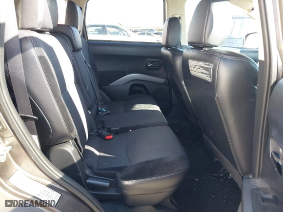 2013 Mitsubishi Outlander SE with VIN JA4JT3AW5DU020110, listed as a IAAI auction lot 41738969 with 125,246 mi miles. Bid and sale history available at carsss.com. Image 8.