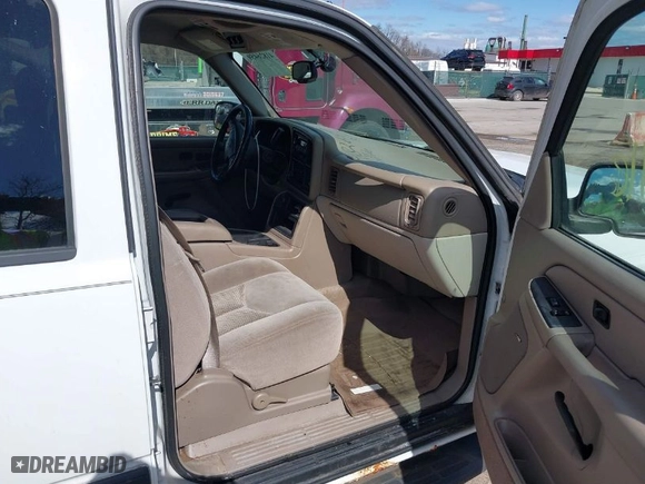 2005 Chevrolet Tahoe LS with VIN 1GNEK13T65J198121, listed as a IAAI auction lot 41826459 with 233,718 mi miles. Bid and sale history available at carsss.com. Image 5.
