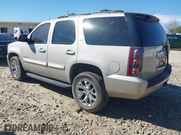 2007 GMC Yukon SLT with VIN 1GKFK130X7J116272, listed as a IAAI auction lot 41637965 with 203,581 mi miles. Bid and sale history available at carsss.com. Image 3.