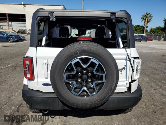 2025 Ford Bronco Outer Banks z VIN 1FMDE8BH3SLA77107, wystawiony jako Copart lot #63737525 z przebiegiem 1 790 mil mil oraz Szkoda całkowita • Salvage title. Historia ofert i sprzedaży dostępna na DreamBid. Obrazek 6.