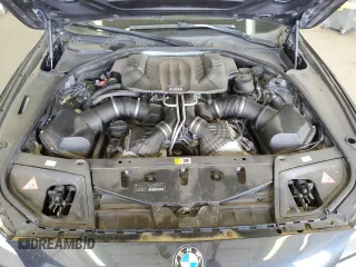 2013 BMW M5 z VIN WBSFV9C54DC773221, wystawiony jako Copart lot #54831865 z przebiegiem 127 949 mil mil oraz Tytuł czysty. Historia ofert i sprzedaży dostępna na DreamBid. Obrazek 11.