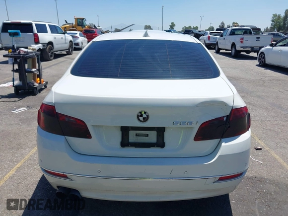 2015 BMW 5 Series 528i z VIN WBA5A5C58FD514538, wystawiony jako IAAI lot #42301127 z przebiegiem 147 084 mil mil oraz . Historia ofert i sprzedaży dostępna na DreamBid. Obrazek 16.