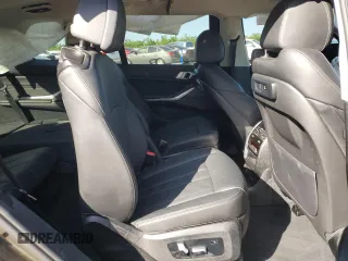 2021 BMW X7 xDrive40i z VIN 5UXCW2C04M9F03701, wystawiony jako Copart lot #52409985 z przebiegiem Nie podano mil oraz Szkody całkowita. Historia ofert i sprzedaży dostępna na DreamBid. Obrazek 12.