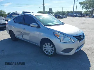2016 Nissan Versa S z VIN 3N1CN7AP6GL837760, wystawiony jako IAAI lot #41843687 z przebiegiem 233 658 mil mil oraz . Historia ofert i sprzedaży dostępna na DreamBid. Obrazek 1.