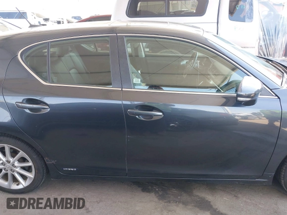 2011 Lexus CT 200h z VIN JTHKD5BH0B2030103, wystawiony jako IAAI lot #42782926 z przebiegiem 215 532 mil mil oraz . Historia ofert i sprzedaży dostępna na DreamBid. Obrazek 13.