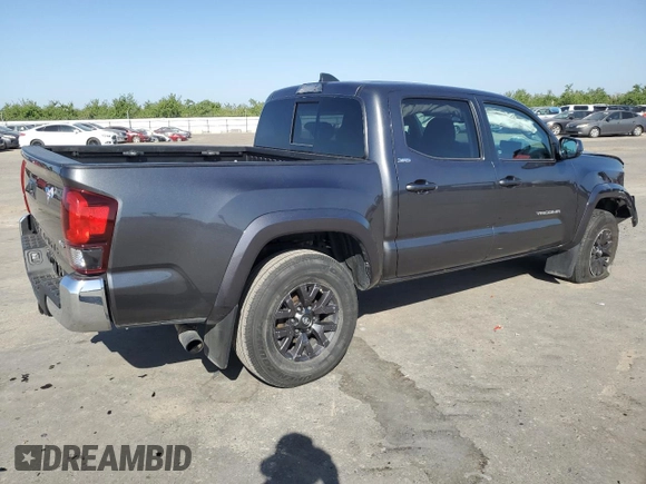 2020 Toyota Tacoma SR5 z VIN 3TMAZ5CN8LM126431, wystawiony jako Copart lot #56073545 z przebiegiem 27 612 mil mil oraz Szkoda całkowita • Salvage title. Historia ofert i sprzedaży dostępna na DreamBid. Obrazek 3.