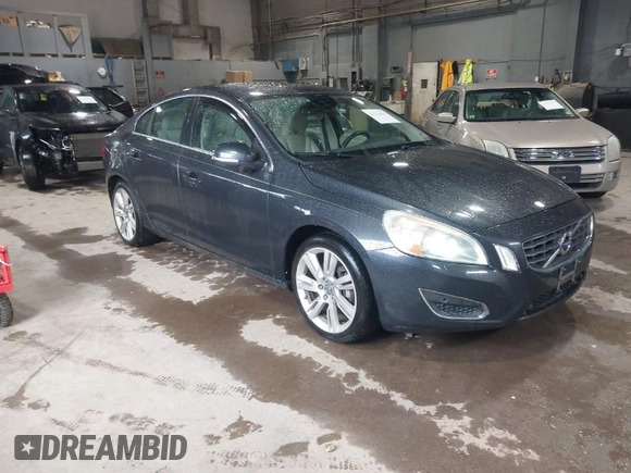 2012 Volvo S60 T6 with VIN YV1902FHXC2055428, listed as a IAAI auction lot 41978951 with 136,146 mi miles. Bid and sale history available at carsss.com. Image 1.