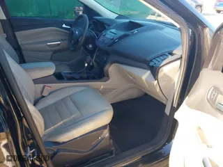 2017 Ford Escape SE with VIN 1FMCU0GD7HUC59045, listed as a IAAI auction lot 41304143 with 125,809 mi miles. Bid and sale history available at carsss.com. Image 5.