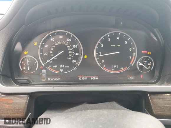 2009 BMW 7 Series 750Li with VIN WBAKB83529CY62069, listed as a Copart auction lot 44820915 with 123,684 mi miles and Salvage title. Bid and sale history available at DreamBid. Image 9.