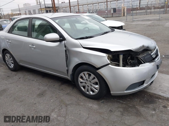 2013 Kia Forte LX with VIN KNAFT4A21D5739585, listed as a IAAI auction lot 42097213 with 195,500 mi miles. Bid and sale history available at carsss.com. Image 1.