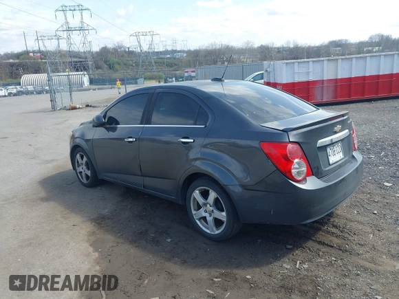 2016 Chevrolet Sonic LTZ z VIN 1G1JE5SB4G4150545, wystawiony jako IAAI lot #41914830 z przebiegiem 166 650 mil mil oraz . Historia ofert i sprzedaży dostępna na DreamBid. Obrazek 3.