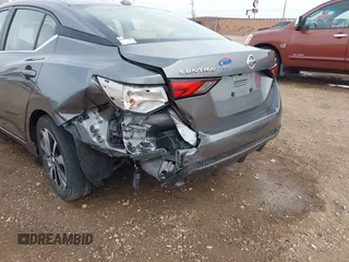 2020 Nissan Sentra SV with VIN 3N1AB8CV6LY216243, listed as a IAAI auction lot 41590560 with 33,071 mi miles. Bid and sale history available at carsss.com. Image 6.