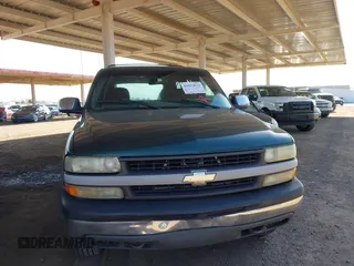 2002 Chevrolet Tahoe LT z VIN 1GNEK13ZX2J257347, wystawiony jako IAAI lot #42433634 z przebiegiem 252 817 mil mil oraz . Historia ofert i sprzedaży dostępna na DreamBid. Obrazek 6.