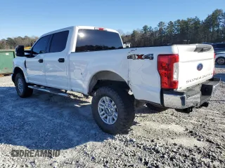 2018 Ford Super Duty F-250 SRW XL with VIN 1FT7W2B68JEB39324, listed as a Copart auction lot 45451375 with 268,879 mi miles and Salvage Title. Bid and sale history available at carsss.com. Image 2.