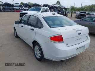 2009 Ford Focus SE with VIN 1FAHP35NX9W203482, listed as a IAAI auction lot 41870714 with 184,823 mi miles. Bid and sale history available at carsss.com. Image 3.