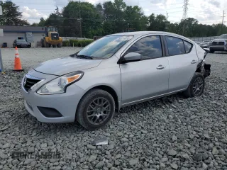 2017 Nissan Versa SV z VIN 3N1CN7AP8HK435276, wystawiony jako Copart lot #55315955 z przebiegiem 84 854 mil mil oraz Szkoda całkowita • Salvage title. Historia ofert i sprzedaży dostępna na DreamBid. Obrazek 1.