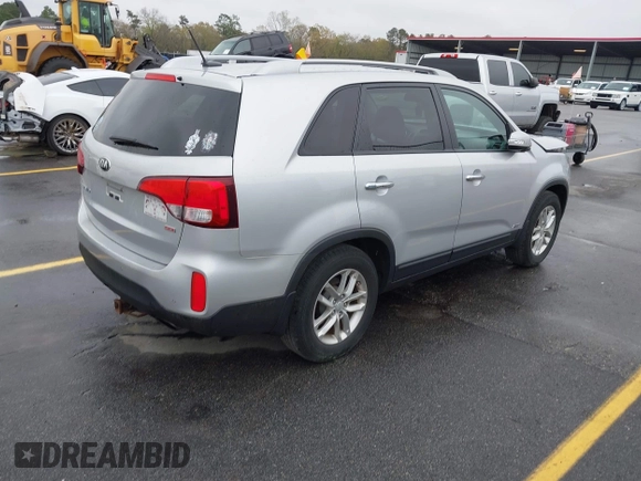 2015 Kia Sorento LX with VIN 5XYKTCA63FG610482, listed as a IAAI auction lot 41846658 with 120,529 mi miles. Bid and sale history available at carsss.com. Image 4.