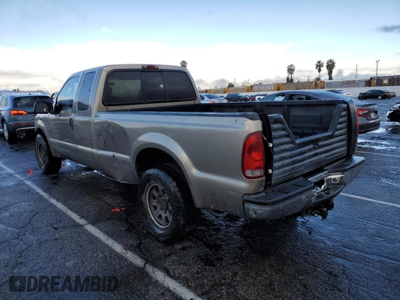 2005 Ford Super Duty F-250 XL with VIN 1FTSX205X5EA72216, listed as a Copart auction lot 44575325 with 217,271 mi miles and Salvage Title. Bid and sale history available at carsss.com. Image 2.