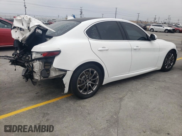 2018 Alfa Romeo Giulia z VIN ZARFAEBN0J7563478, wystawiony jako Copart lot #55683915 z przebiegiem 110 134 mil mil oraz Szkody całkowita. Historia ofert i sprzedaży dostępna na DreamBid. Obrazek 3.