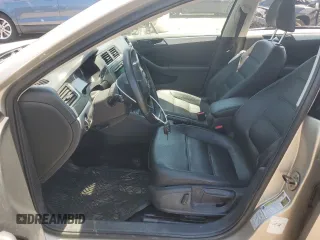 2013 Volkswagen Jetta SE z VIN 3VWDP7AJ8DM266802, wystawiony jako Copart lot #56067515 z przebiegiem 73 545 mil mil oraz Szkoda całkowita • Salvage title. Historia ofert i sprzedaży dostępna na DreamBid. Obrazek 7.