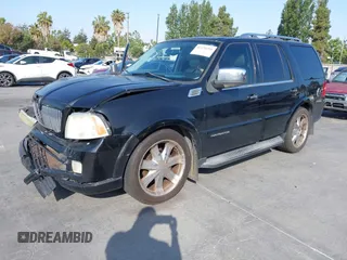 2005 Lincoln Navigator Luxury z VIN 5LMFU27505LJ07799, wystawiony jako IAAI lot #42426206 z przebiegiem 234 366 mil mil oraz . Historia ofert i sprzedaży dostępna na DreamBid. Obrazek 2.