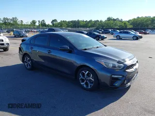 2019 Kia Forte LXS z VIN 3KPF24AD2KE096124, wystawiony jako IAAI lot #42311507 z przebiegiem 80 947 mil mil oraz . Historia ofert i sprzedaży dostępna na DreamBid. Obrazek 1.