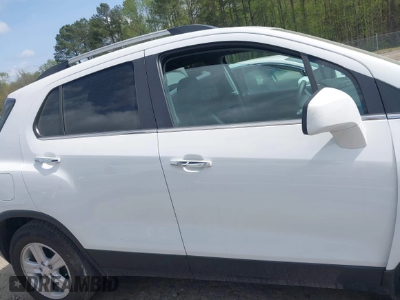 2019 Chevrolet Trax LT with VIN KL7CJLSB0KB957002, listed as a IAAI auction lot 41956062 with 27,928 mi miles and . Bid and sale history available at carsss.com. Image 13.
