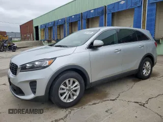 2019 Kia Sorento LX z VIN 5XYPG4A52KG489297, wystawiony jako Copart lot #58671535 z przebiegiem 108 750 mil mil oraz Tytuł czysty. Historia ofert i sprzedaży dostępna na DreamBid. Obrazek 1.