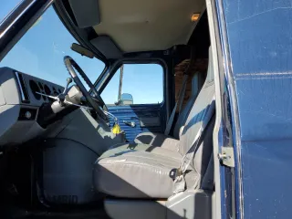 1988 Chevrolet Chevy Van z VIN 1GCEG25H5J7124768, wystawiony jako Copart lot #76781664 z przebiegiem 86 588 mil mil oraz Tytuł czysty. Historia ofert i sprzedaży dostępna na DreamBid. Obrazek 7.
