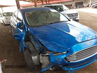 2020 Ford Fusion SE with VIN 3FA6P0HD3LR149333, listed as a IAAI auction lot 41773671 with 31,325 mi miles. Bid and sale history available at carsss.com. Image 1.