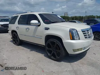 2007 Cadillac Escalade z VIN 1GYEC63877R303276, wystawiony jako IAAI lot #42230368 z przebiegiem 124 303 mil mil oraz . Historia ofert i sprzedaży dostępna na DreamBid. Obrazek 1.