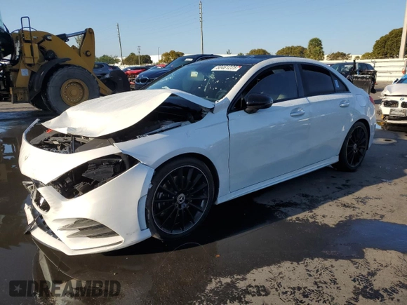 2019 Mercedes-Benz A 220 z VIN WDD3G4EB9KW023454, wystawiony jako Copart lot #50461225 z przebiegiem 26 915 mil mil oraz Nie do naprawy • Non repairable. Historia ofert i sprzedaży dostępna na DreamBid. Obrazek 1.