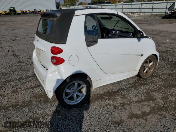 2015 Smart fortwo Passion с VIN WMEEK3BA5FK835565, выставлен на аукционе Copart как лот 76688204 с пробегом 62 674 миль миль и Списание • Salvage title. История ставок и продаж доступна на DreamBid. Изображение 3.