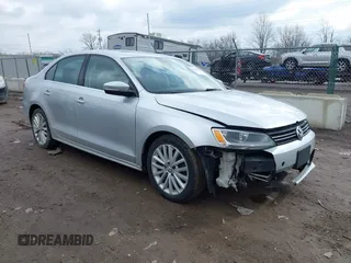 2011 Volkswagen Jetta SEL с VIN 3VWLZ7AJ7BM317967, выставлен на аукционе IAAI как лот 41643768 с пробегом 117 645 миль миль и . История ставок и продаж доступна на DreamBid. Изображение 1.