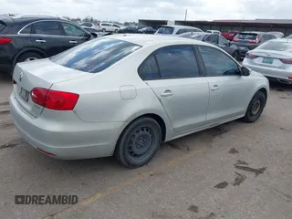 2011 Volkswagen Jetta Sedan SE w/Convenience & Sunroof PZEV with VIN 3VWDZ7AJ6BM340273, listed as a IAAI auction lot 41709714 with 156,491 mi miles. Bid and sale history available at carsss.com. Image 4.