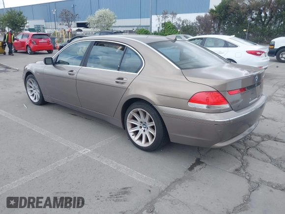 2004 BMW 7 Series 745Li с VIN WBAGN63494DS45716, выставлен на аукционе IAAI как лот 41906522 с пробегом 127 292 миль миль и . История ставок и продаж доступна на DreamBid. Изображение 3.
