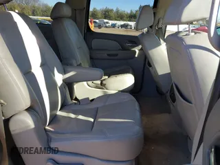 2008 Chevrolet Suburban Commercial with VIN 1GNFK163X8J134555, listed as a IAAI auction lot 41405739 with 205,810 mi miles. Bid and sale history available at carsss.com. Image 8.
