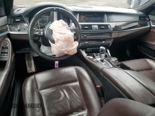 2015 BMW 5 Series 528i z VIN WBA5A5C57FD515650, wystawiony jako Copart lot #57110125 z przebiegiem 138 460 mil mil oraz Szkoda całkowita • Salvage title. Historia ofert i sprzedaży dostępna na DreamBid. Obrazek 8.