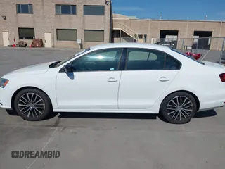 2015 Volkswagen Jetta SE z VIN 3VWD17AJ8FM427248, wystawiony jako IAAI lot #41982151 z przebiegiem 56 526 mil mil oraz . Historia ofert i sprzedaży dostępna na DreamBid. Obrazek 14.